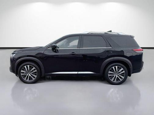 Black 2022 Nissan Pathfinder Platinum