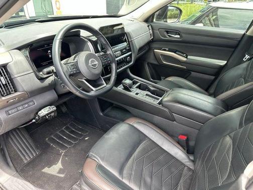 Black 2022 Nissan Pathfinder Platinum