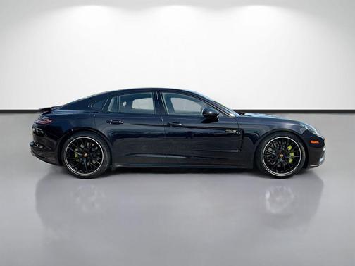 Jet Black Metallic 2018 Porsche Panamera 4