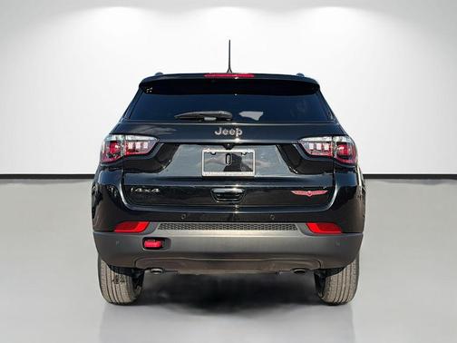 Diamond Black 2023 Jeep Compass Trailhawk