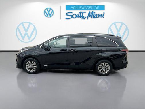 2021 Toyota Sienna LE