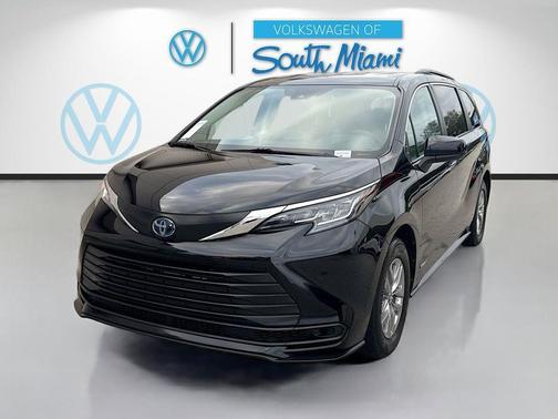 2021 Toyota Sienna LE