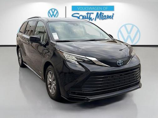 2021 Toyota Sienna LE