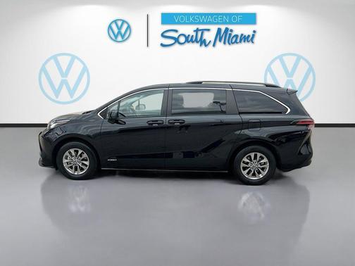 2021 Toyota Sienna LE