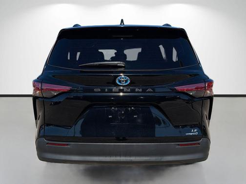 2021 Toyota Sienna LE