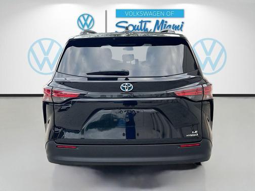 2021 Toyota Sienna LE