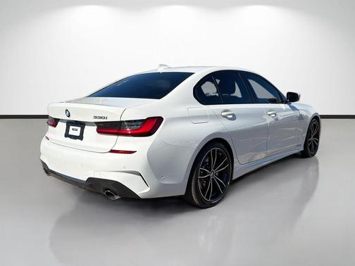 2019 BMW 330 i