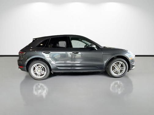 Volcano Grey Metallic 2019 Porsche Macan Base
