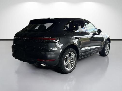 Volcano Grey Metallic 2019 Porsche Macan Base