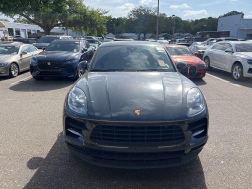 Volcano Grey Metallic 2019 Porsche Macan Base