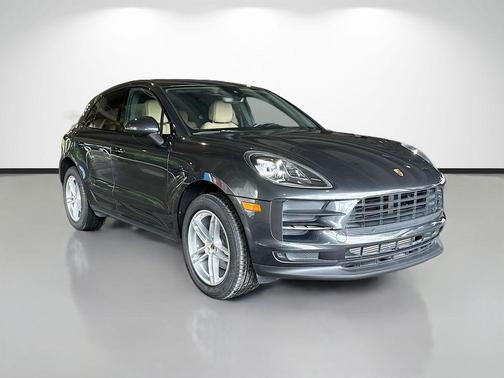 Volcano Grey Metallic 2019 Porsche Macan Base