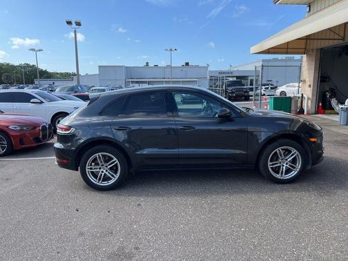 Volcano Grey Metallic 2019 Porsche Macan Base