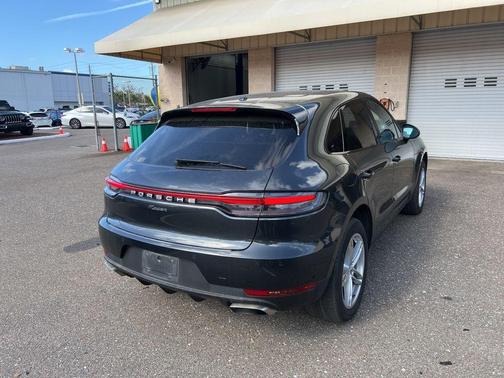 Volcano Grey Metallic 2019 Porsche Macan Base