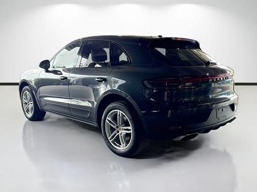 Volcano Grey Metallic 2019 Porsche Macan Base