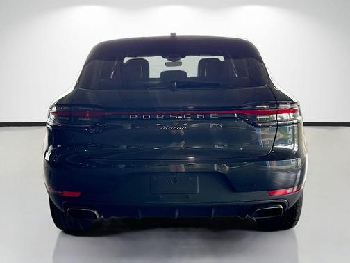 Volcano Grey Metallic 2019 Porsche Macan Base