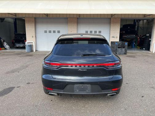 Volcano Grey Metallic 2019 Porsche Macan Base