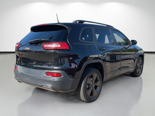 Brilliant Black Crystal Pearlcoat 2016 Jeep Cherokee Latitude
