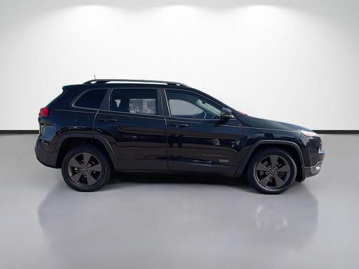 Brilliant Black Crystal Pearlcoat 2016 Jeep Cherokee Latitude