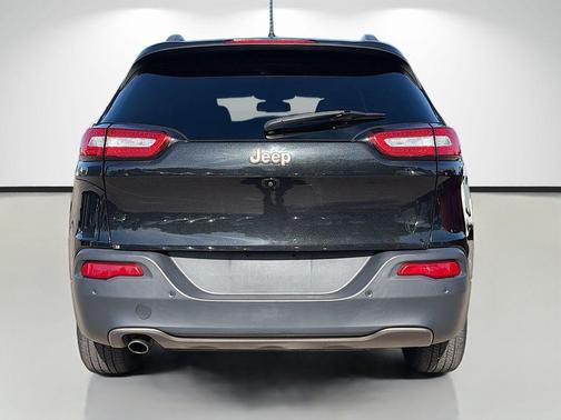 Brilliant Black Crystal Pearlcoat 2016 Jeep Cherokee Latitude