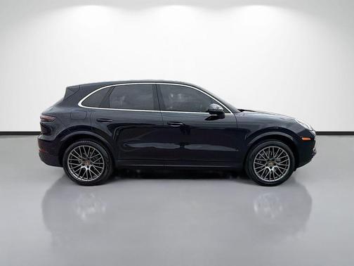 2022 Porsche Cayenne Base