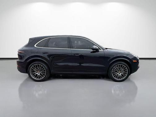 2022 Porsche Cayenne Base
