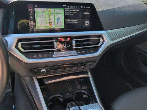 2019 BMW 330 i