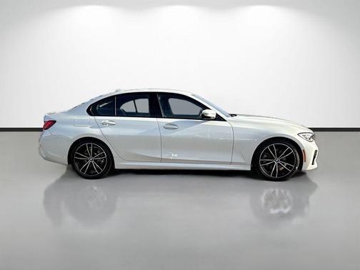 2019 BMW 330 i