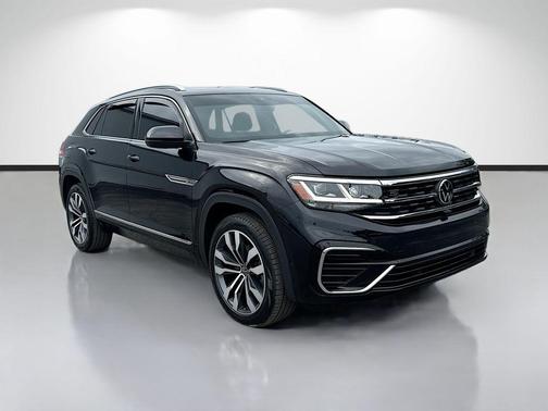 Deep Black Pearl Effect 2023 Volkswagen Atlas Cross Sport 3.6L V6 SEL Premium R-Line