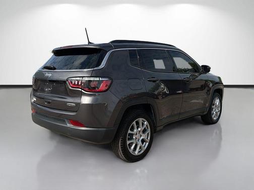 2023 Jeep Compass Latitude Lux