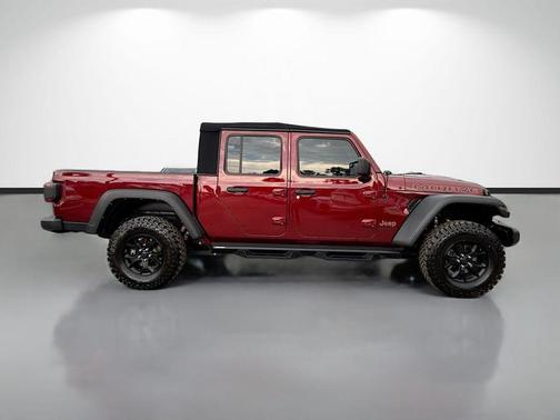 Snazzberry Pearlcoat 2022 Jeep Gladiator Mojave