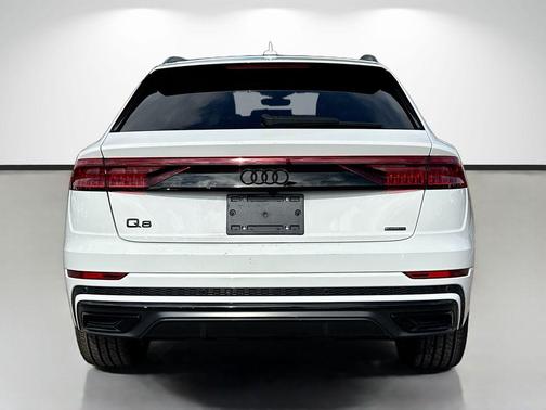 2022 Audi Q8 55 Premium Plus