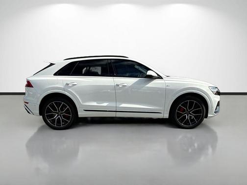 2022 Audi Q8 55 Premium Plus