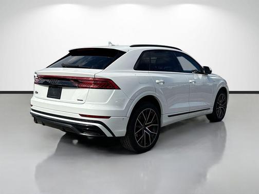 2022 Audi Q8 55 Premium Plus