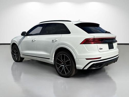2022 Audi Q8 55 Premium Plus