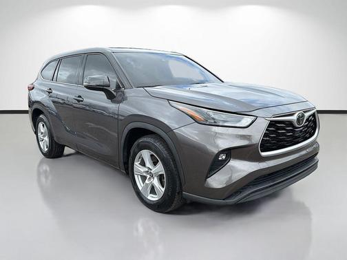 2022 Toyota Highlander LE