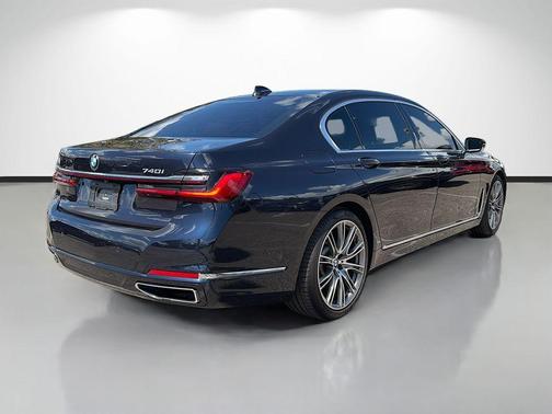 2020 BMW 740 i