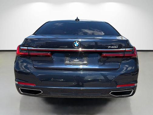 2020 BMW 740 i