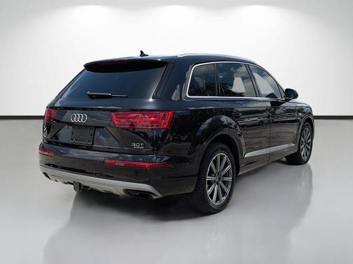 Orca Black Metallic 2018 Audi Q7 3.0T Prestige
