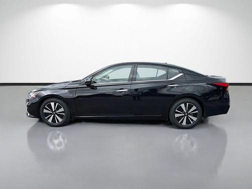Black 2022 Nissan Altima 2.5 SL