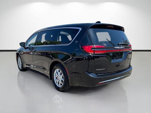 Diamond Black 2024 Chrysler Pacifica Touring-L