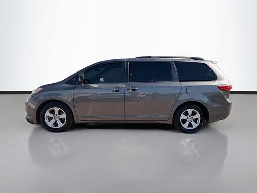 2017 Toyota Sienna LE