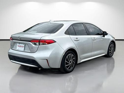 Classic Silver Metallic 2021 Toyota Corolla LE