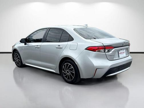 Classic Silver Metallic 2021 Toyota Corolla LE