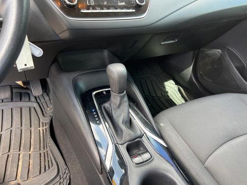Classic Silver Metallic 2021 Toyota Corolla LE