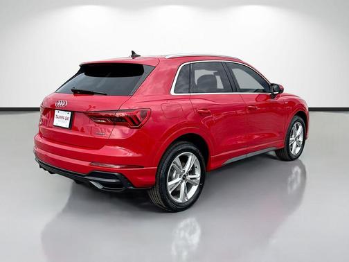 Tango Red Metallic 2022 Audi Q3 45 S line Premium