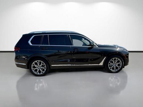 Black Sapphire Metallic 2023 BMW X7 xDrive40i