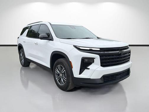 Summit White 2024 Chevrolet Traverse LT