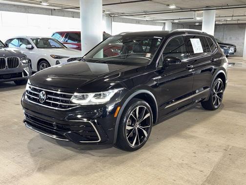 Deep Black Pearl Effect 2024 Volkswagen Tiguan 2.0T SEL R-Line