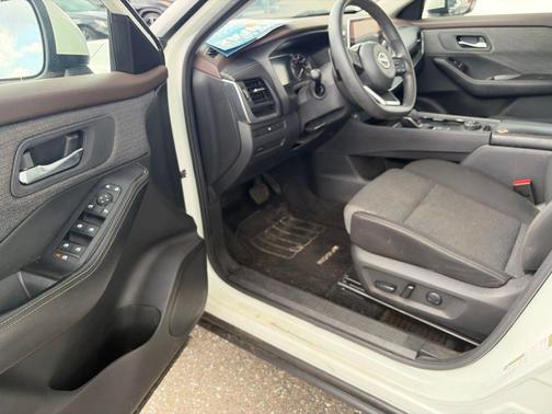 White 2023 Nissan Rogue SV