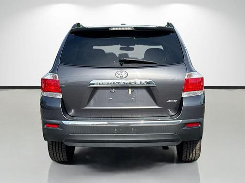 Magnetic Gray Metallic 2012 Toyota Highlander Limited